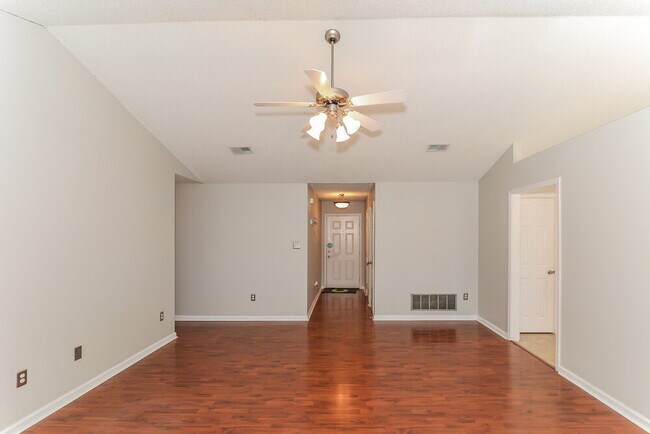 Foto del edificio - 6903 Wrenwood Dr