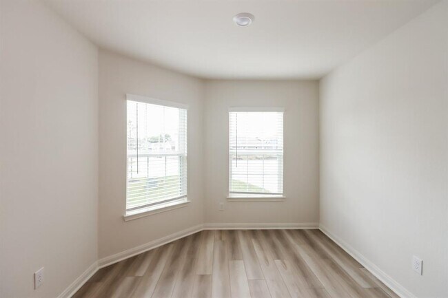 Building Photo - 26816 Steinbeck Dr