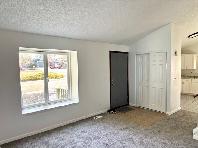 Photo - Remodeled 3bd 2ba ready for rent in Fox Hill neighborhood Aurora CO House