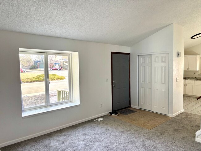 Building Photo - Remodeled 3bd 2ba ready for rent in Fox Hill neighborhood Aurora CO