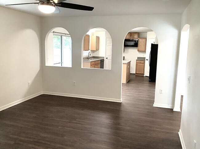 Building Photo - 209 King Arthur Ct