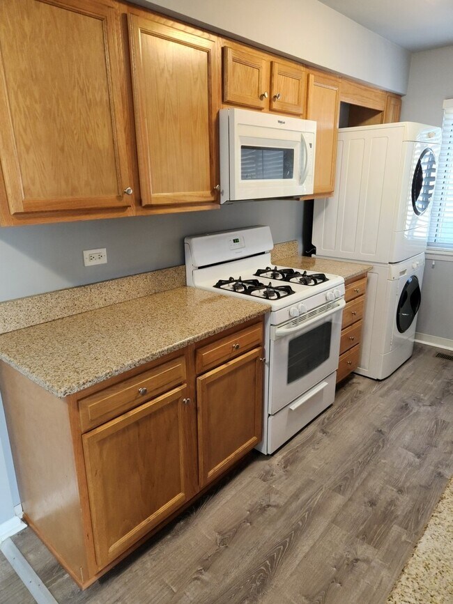 Building Photo - 1510 Cove Dr