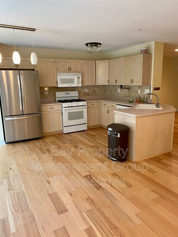 Building Photo - 535 Jason Dr