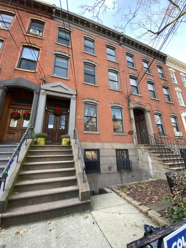 Foto del edificio - 225 Warren St