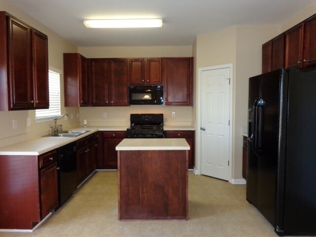 Building Photo - 3511 Umatilla Ln SW