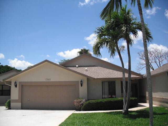 Foto del edificio - 1382 NW 13th Ct