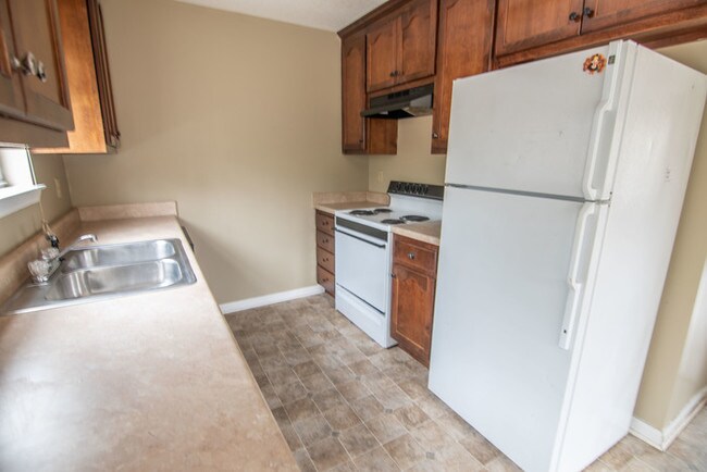 Building Photo - 3 bedroom, 2.5 bath