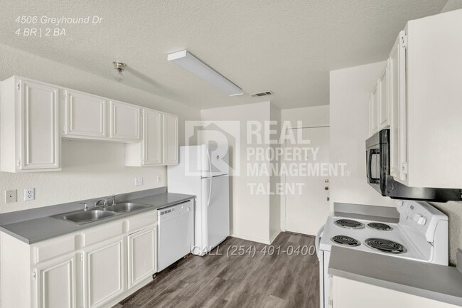 Building Photo - 4506 Greyhound Dr
