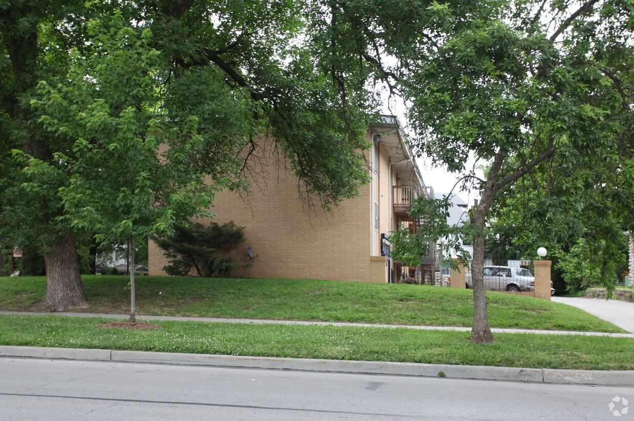 Building Photo - 2901 E 29th St