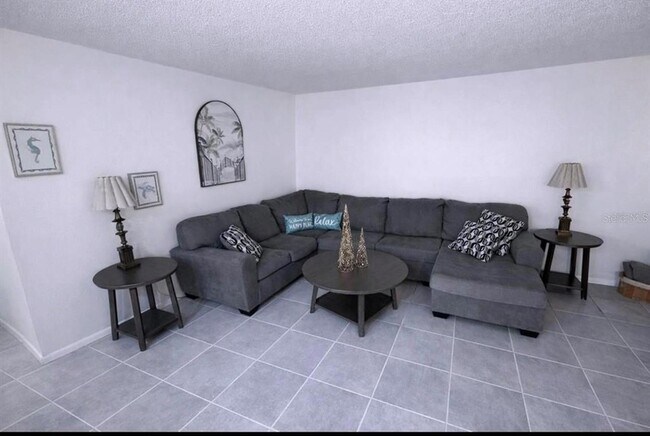Foto del edificio - 3300 Fox Chase Cir