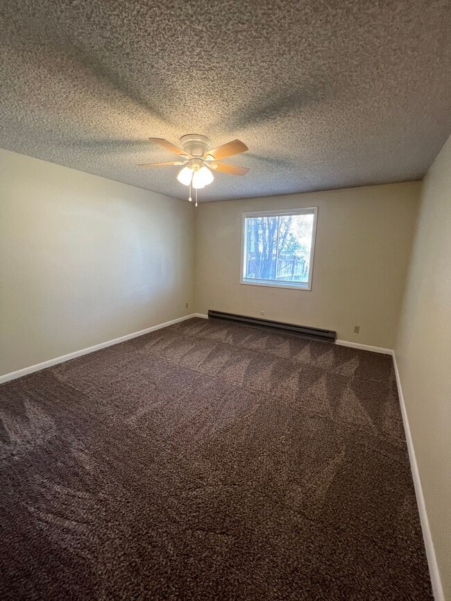 Building Photo - South Boise Duplex With Garage!