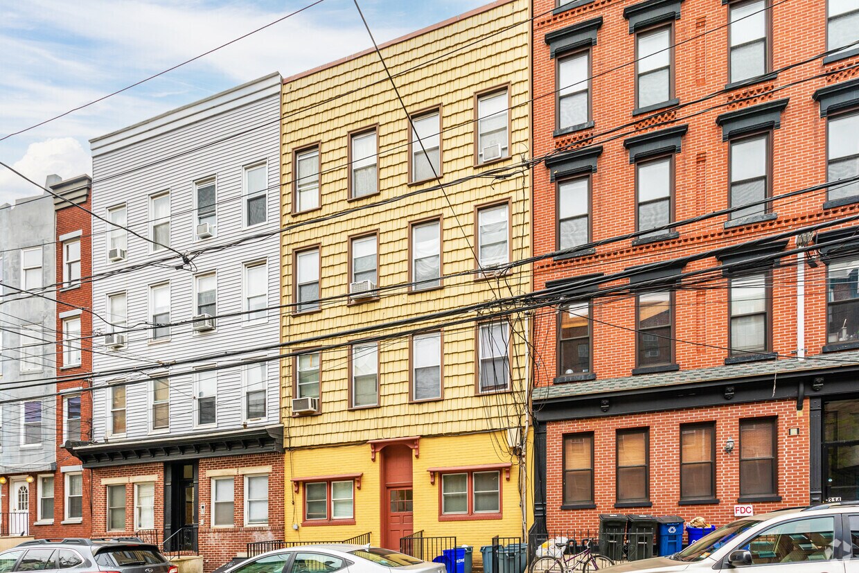 Primary Photo - 312 Monroe St
