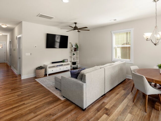 Foto del edificio - 84 Cardwell Ln