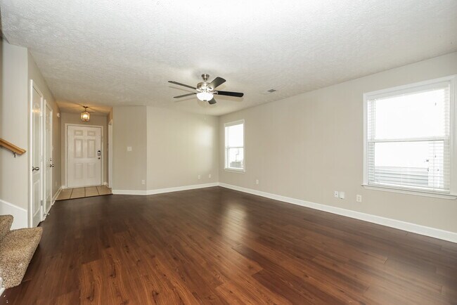 Foto del edificio - 1516 Beaconcrest Cir