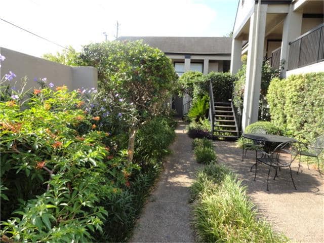 Courtyard view - 2001 Branard St
