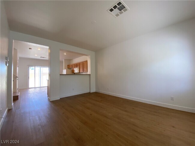 Building Photo - 880 Blue Rosalie Pl