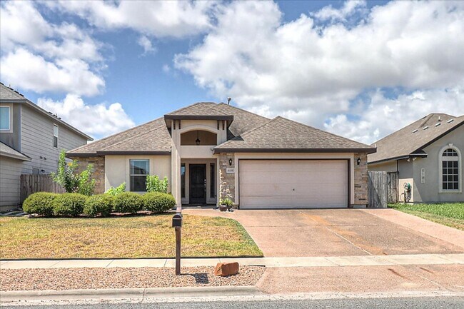 Building Photo - 6105 Maximus - 3/bed 2/bath - $2,250/month