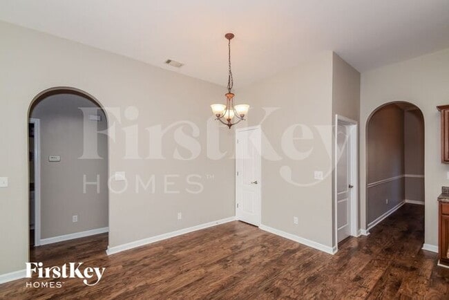 Building Photo - 4469 Fairmont Dr