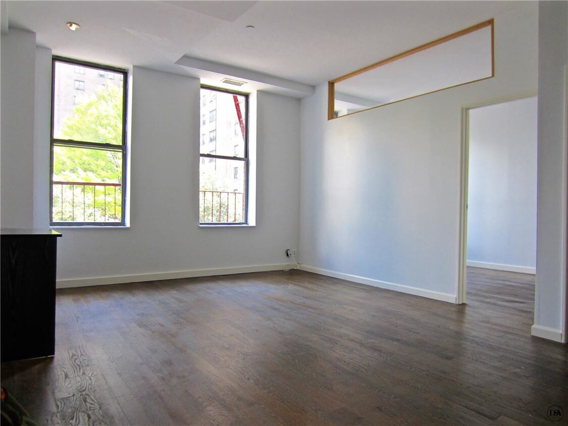 Primary Photo - 124 Seigel St