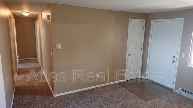 Building Photo - 940 Bishop Ct