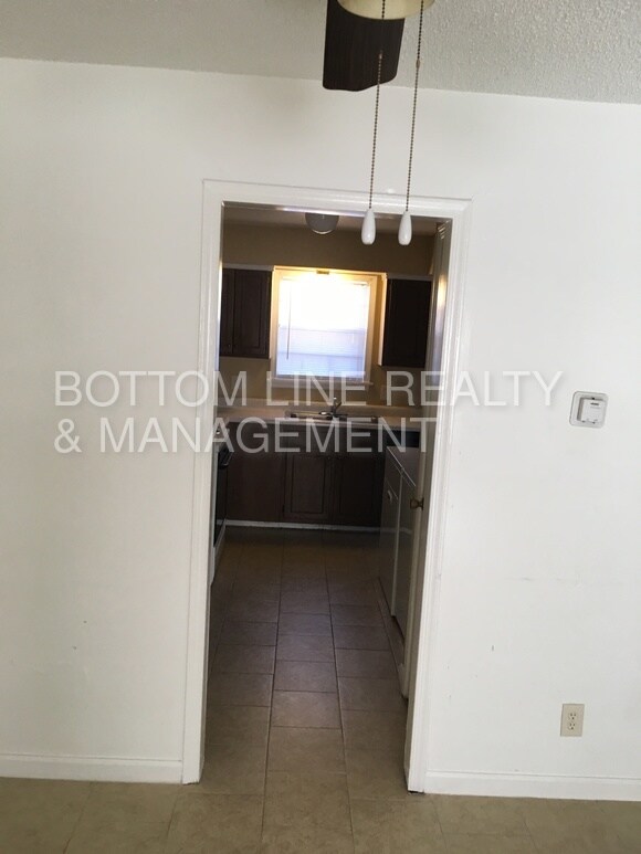 Foto del edificio - 5827 Hunting Ridge Ln