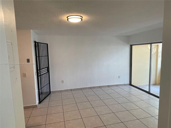 Foto del edificio - 2385 SW 27th St