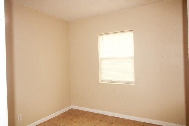 Foto del edificio - 346 W 15th St