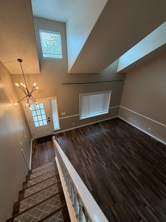 Building Photo - 5207 Villa Dr
