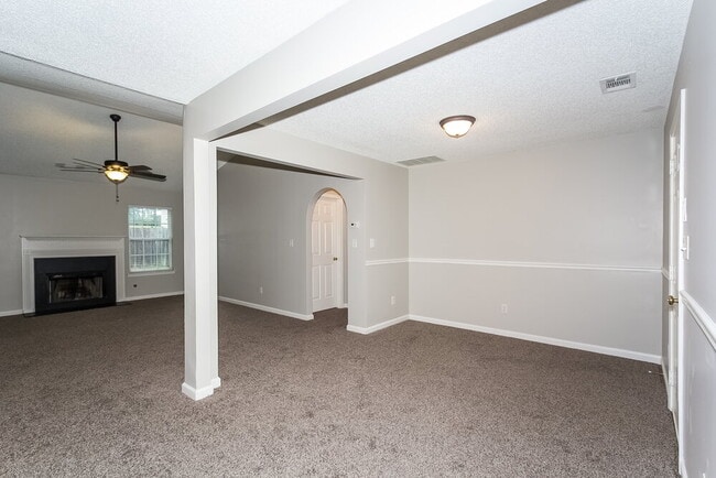 Building Photo - 345 Breeze Mdw