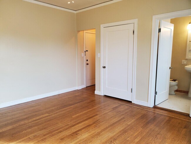 #305 Lake View Studio - Mira Lago Apartments