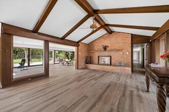Building Photo - 9805 Shadow Wood Dr