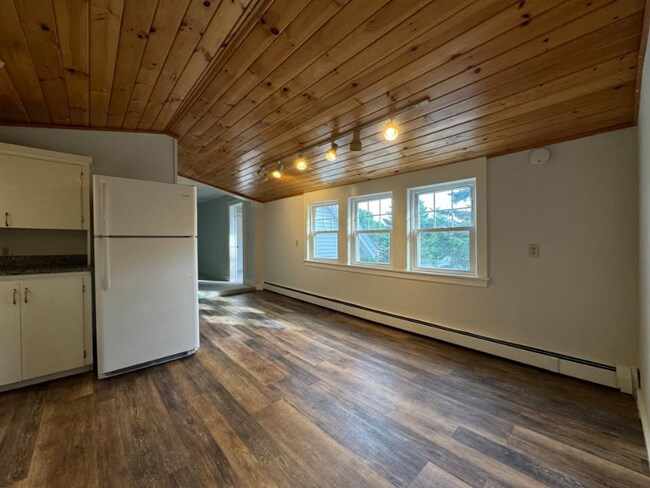 Foto del edificio - 121 E Main St