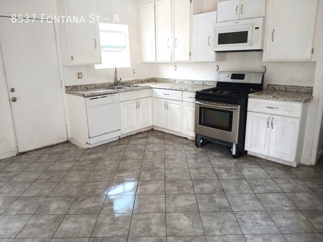 Foto del edificio - HOUSE FOR RENT IN DOWNEY