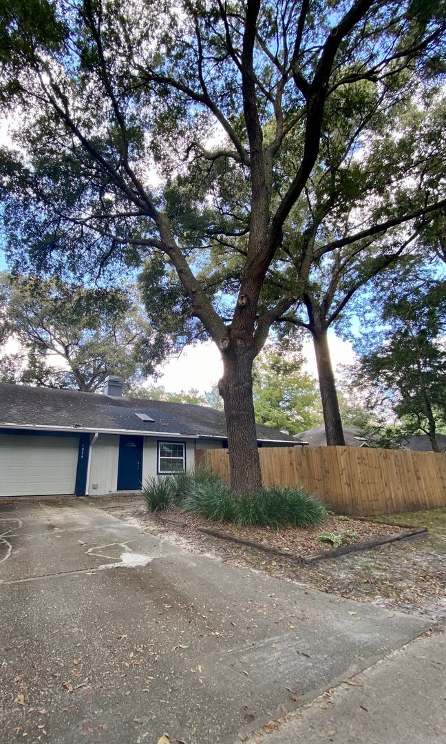 Building Photo - BEAUTIFUL 3/2 in Fairfield Manor!