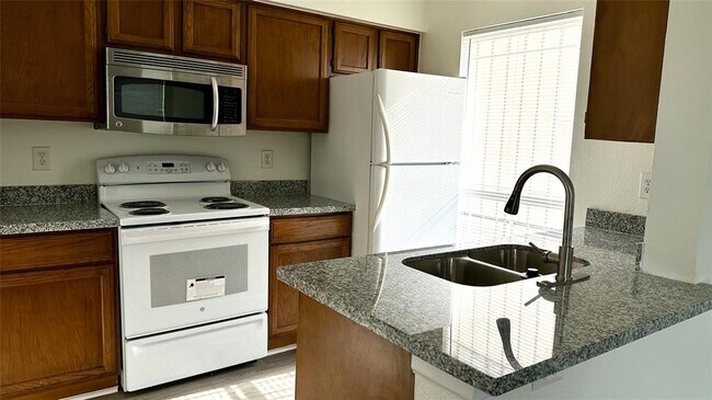 Foto del edificio - 3900 Woodchase Dr