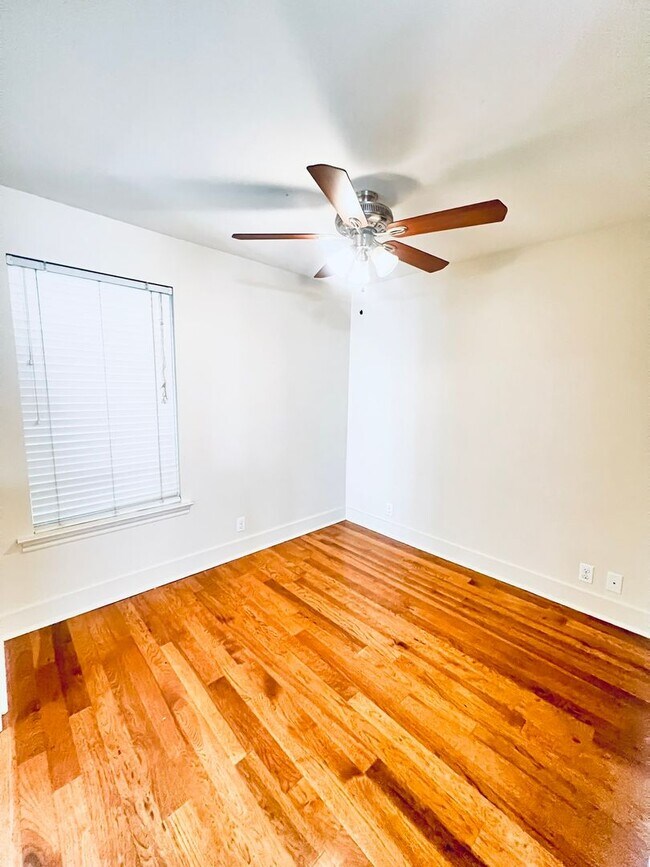 Foto del edificio - 3901 Red River St