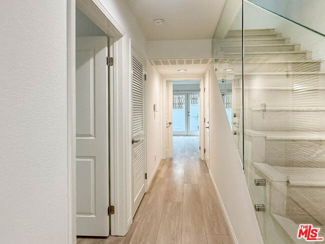 Building Photo - 3003 3rd St