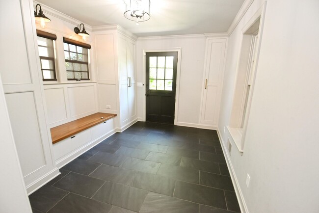 Building Photo - Notre Dame Alumni Owned Home For Lease