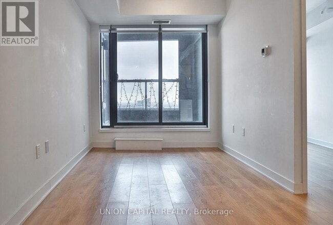 Photo du bâtiment - 2920 Hwy 7