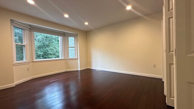 Building Photo - 103 Beaconsfield Rd
