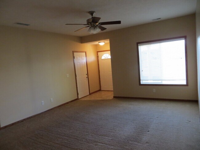 Building Photo - 1752 Victoria Ln