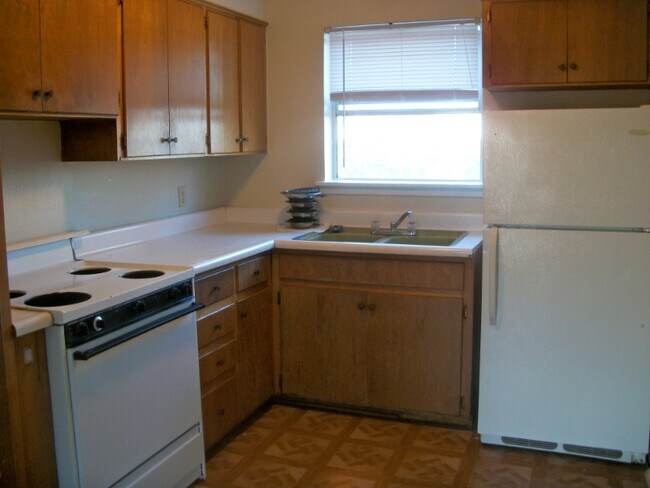 Building Photo - 2222 Lucas St