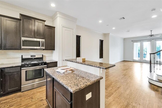 Building Photo - 11013 Sherwood Grv