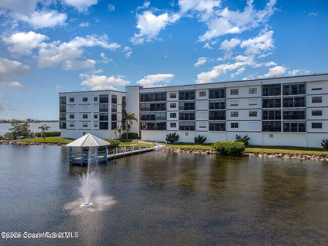 Foto del edificio - 3613 S Banana River Blvd