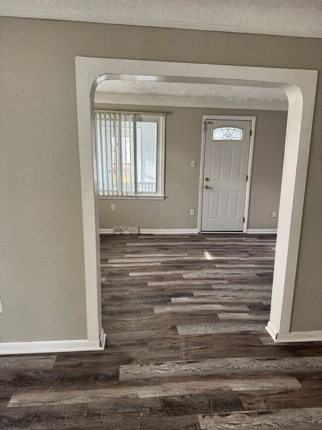 Foto del edificio - Huge Colonial with Updates!