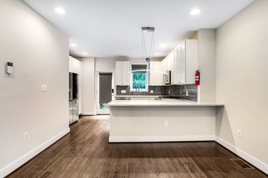 Foto principal - 620 Farragut St NW
