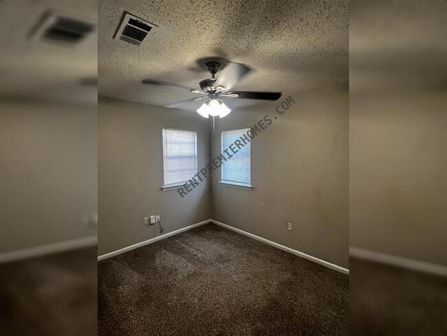 Foto del edificio - 6617 Whippoorwill Ln