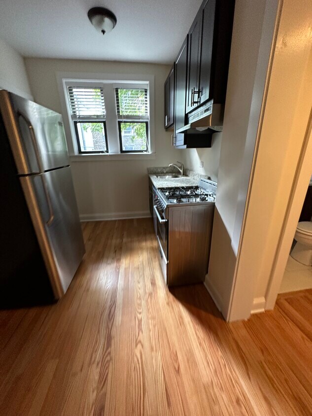 Primary Photo - 4036 N Ashland Ave