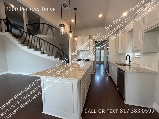 Building Photo - 2200 Pelican Dr