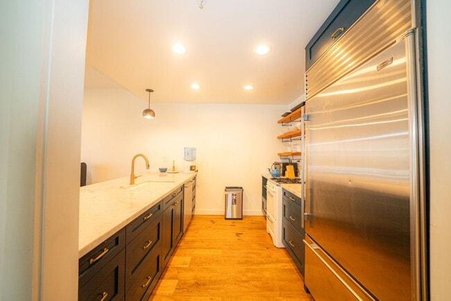 Building Photo - 4527 Carpinteria Ave